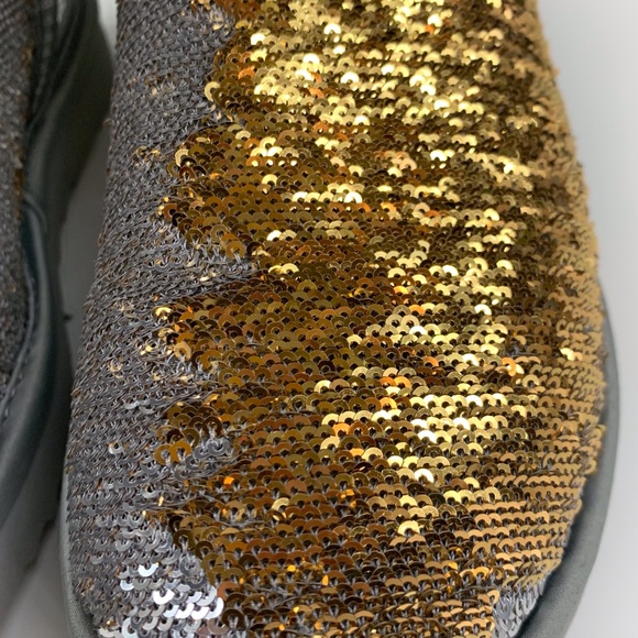 UGG CLASSIC SHORT COSMOS SEQUIN BOOT 6 - Picture 7 of 16